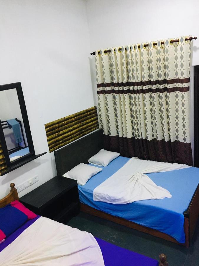 Bathiya Tourist Guest Anuradhapura Hotel Buitenkant foto