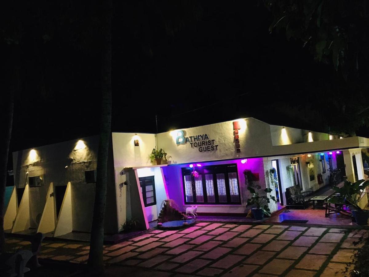 Bathiya Tourist Guest Anuradhapura Hotel Buitenkant foto