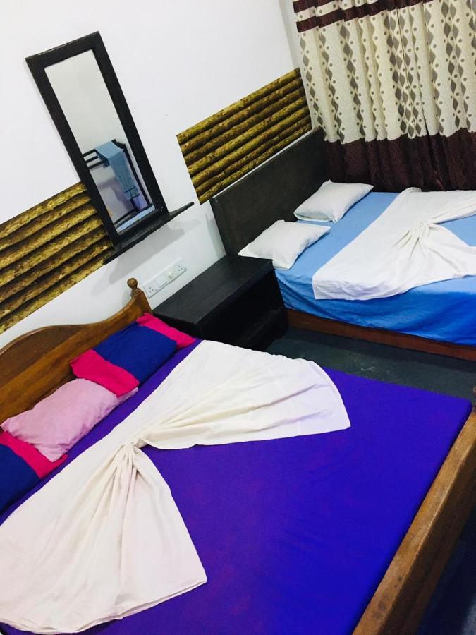 Bathiya Tourist Guest Anuradhapura Hotel Buitenkant foto