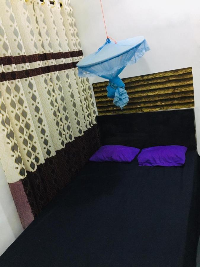 Bathiya Tourist Guest Anuradhapura Hotel Buitenkant foto