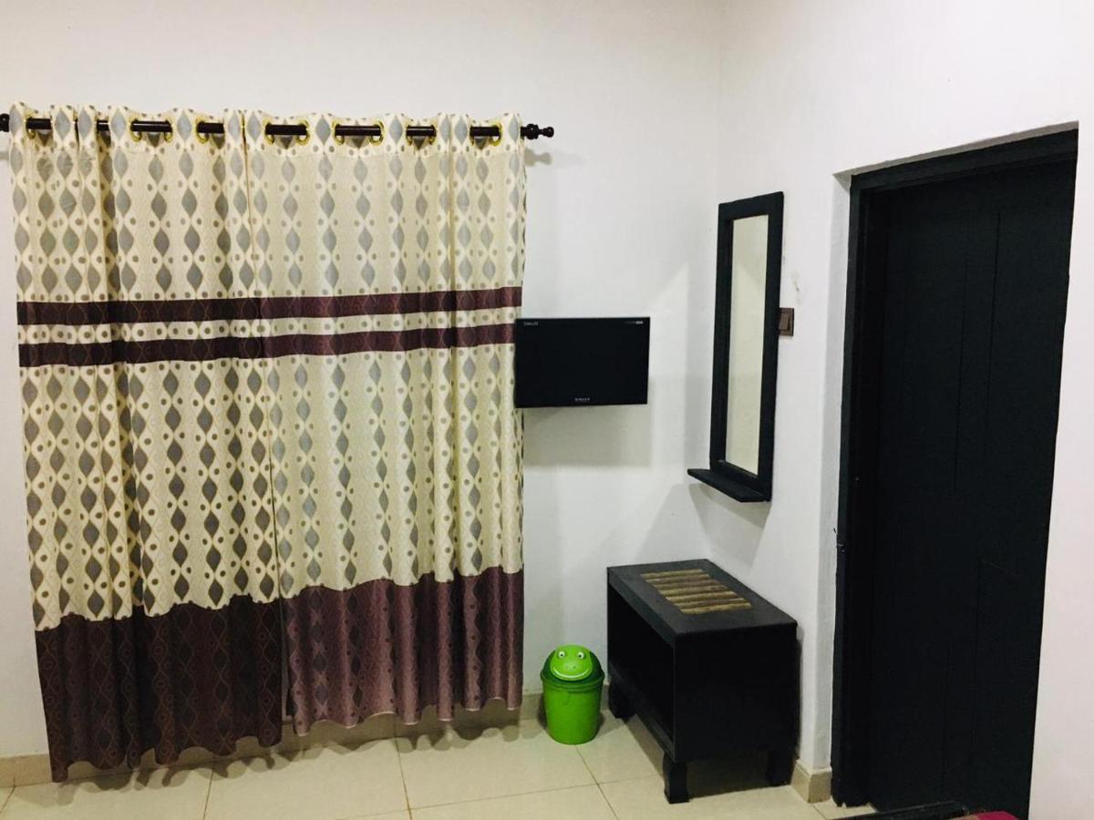 Bathiya Tourist Guest Anuradhapura Hotel Buitenkant foto
