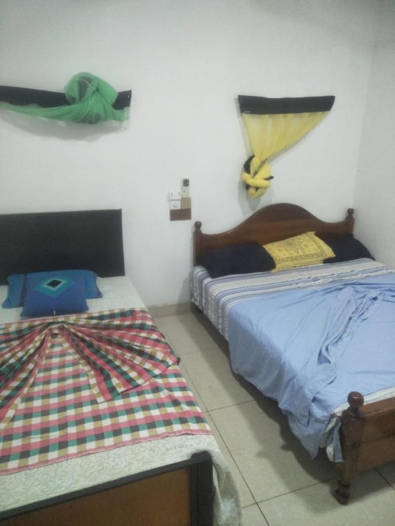 Bathiya Tourist Guest Anuradhapura Hotel Buitenkant foto