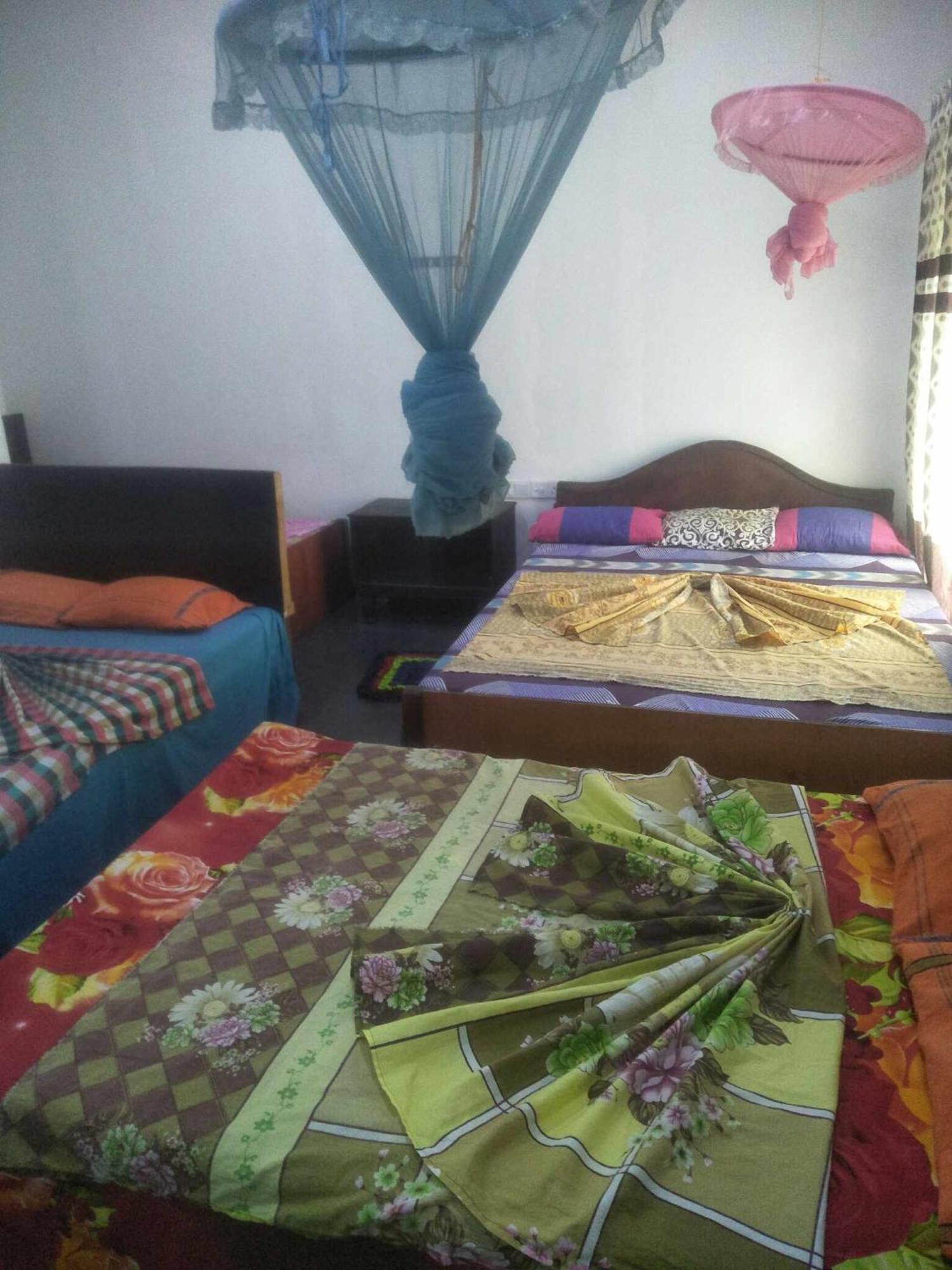 Bathiya Tourist Guest Anuradhapura Hotel Buitenkant foto