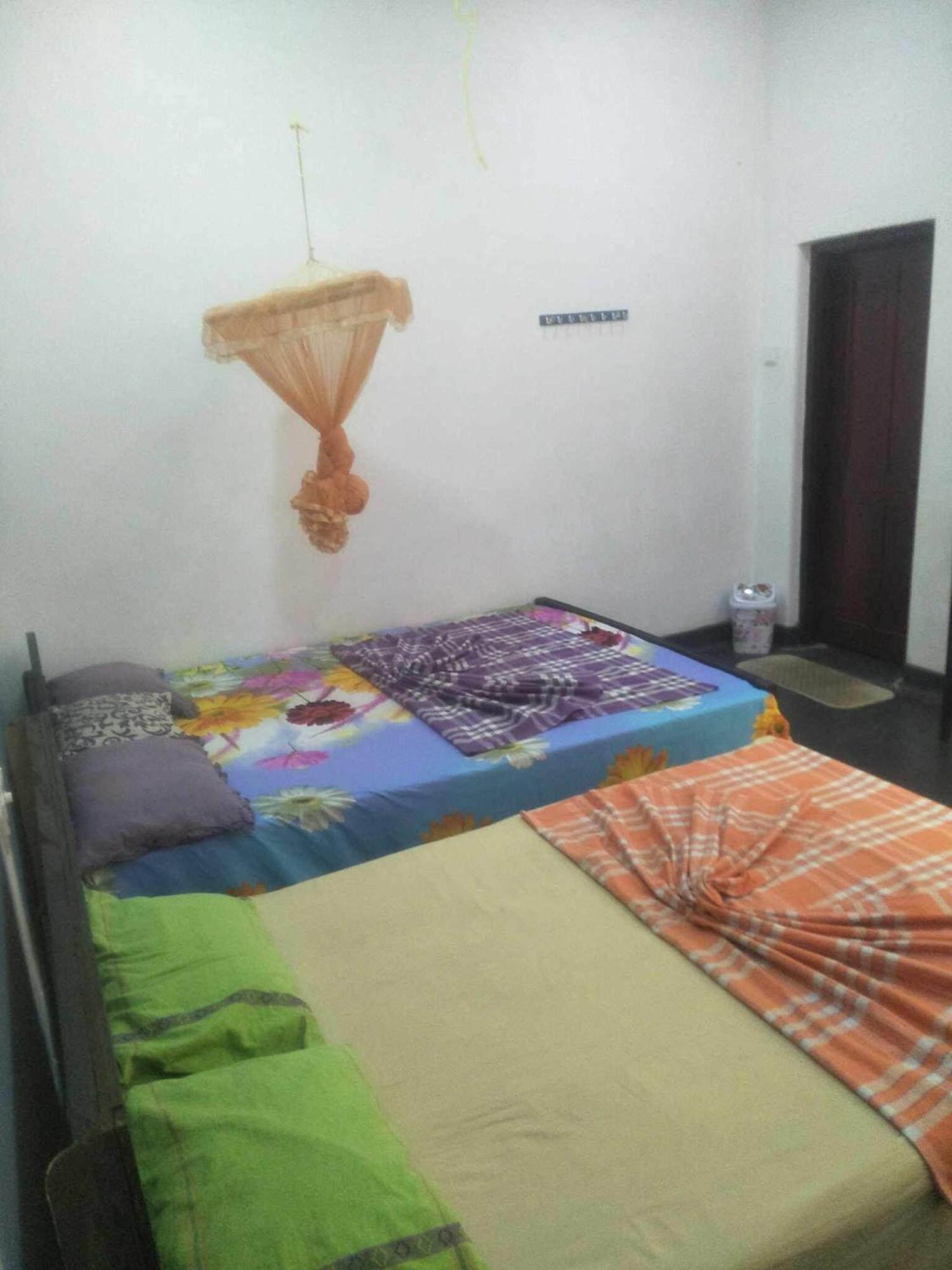 Bathiya Tourist Guest Anuradhapura Hotel Buitenkant foto